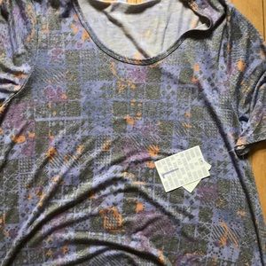 LuLaRoe L perfect tee